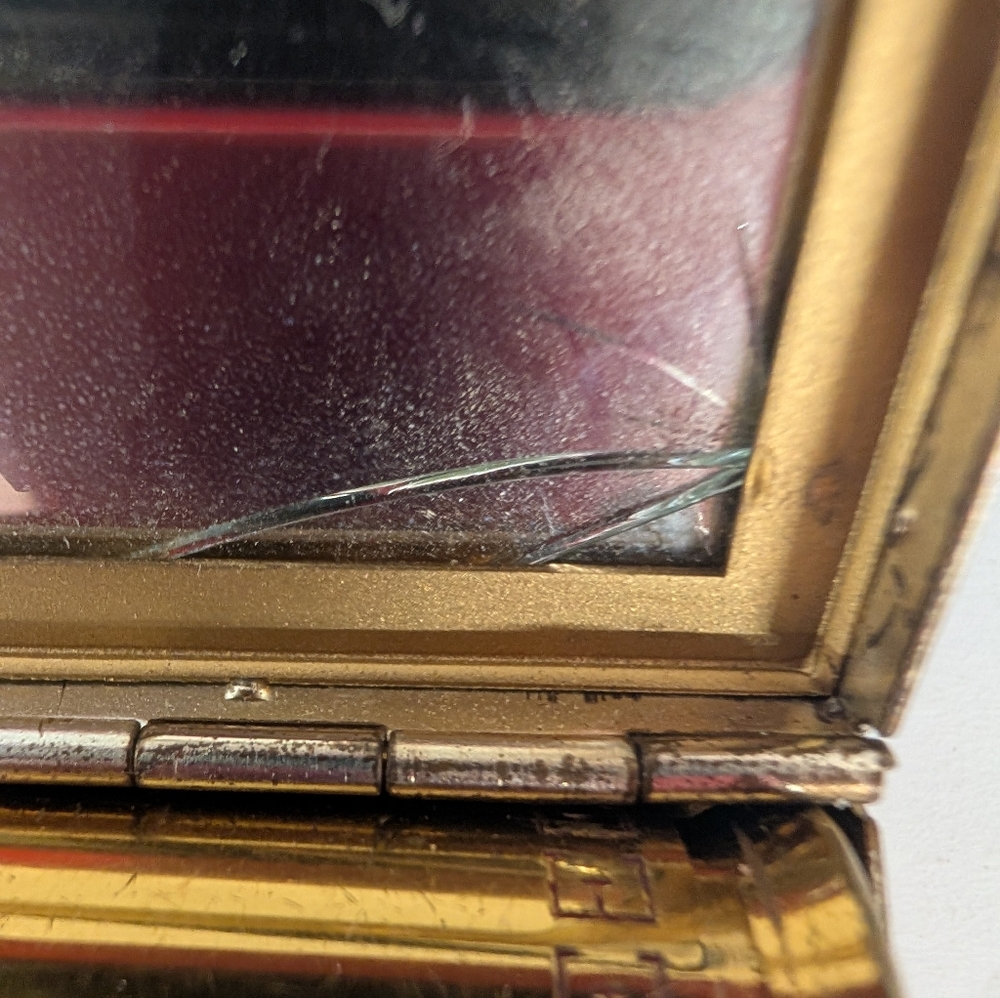 Vintage Compact with Black Case"Barbara" On The Front - Picture 6 of 8